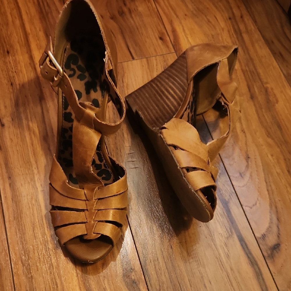 Stylish Tan Wedge Sandals